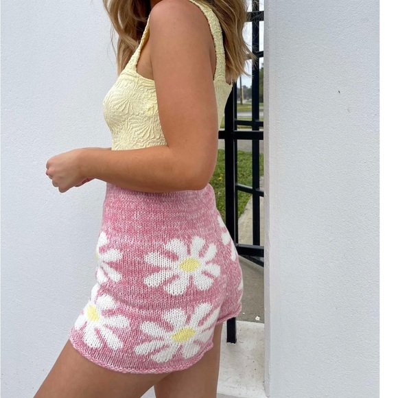 NWT Pink Daisy Print Knit Sweater Shorts by Storia SZ M - Picture 2 of 8